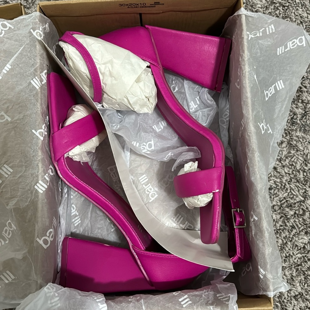 NWT Bar III hot pink heels size 8